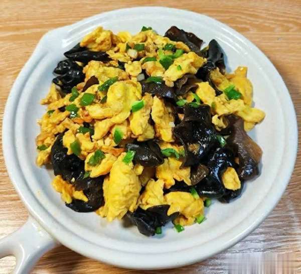 天天吃饭不发愁(天天吃饭不用愁！8天家常菜谱不重样，顿顿吃出新花样)