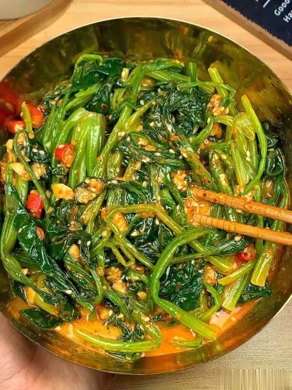 流感高发期的三道营养菜是什么(流感高发期，4道菠菜家常食谱助力温和调理)