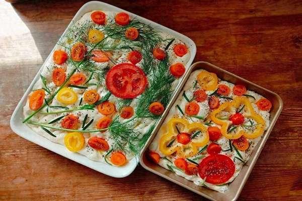 香草蔬菜沙拉(香草蔬果佛卡夏，意大利随处可见的家常面包)