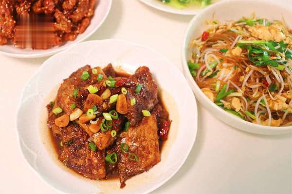 家常晚餐四个菜做法(晚餐做4道家人爱吃的菜，做法简单营养又实惠)