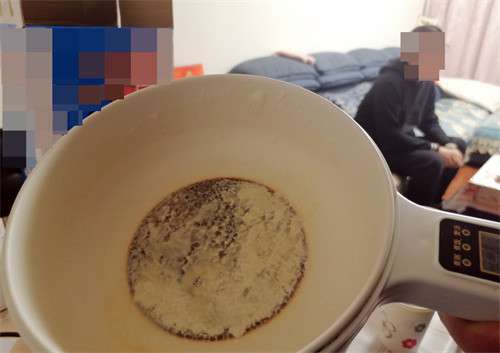 盒装奶加热后锅底出现一层絮状物消费者怀疑变质