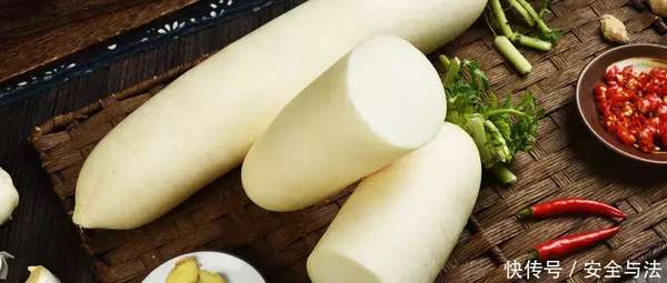 咳了一大堆痰后面有血(咳了半辈子痰，结果被一盘腌萝卜给“收拾”了！这3样才是真本事)