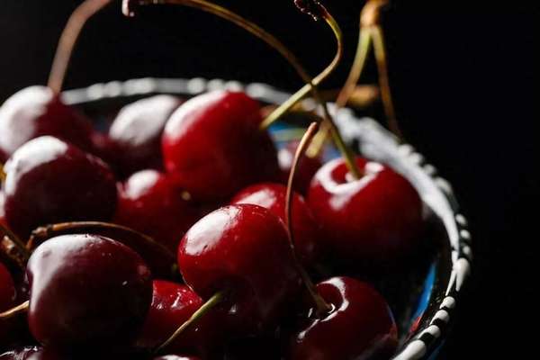 车厘子为什么会红到发黑，“J”代表什么？手把手教你选车厘子→