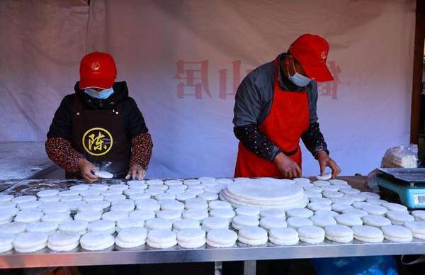 恩施鹤峰刨汤宴(鹤峰留驾刨汤宴上的糯米粑粑香喷喷)