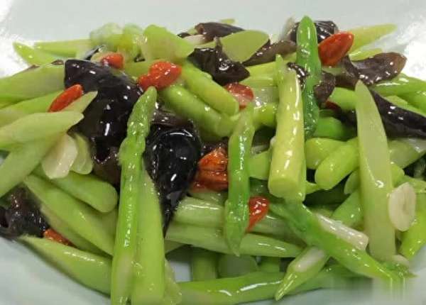 芦笋怎么做好吃又脆又嫩(孩子超爱芦笋！7道滋补嫩香家常菜0基础菜谱攻略)