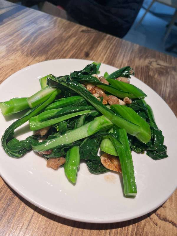 冬天越睡越困是怎么回事(冬天越睡越累？肝火旺可能是“元凶”！少吃牛羊肉，多吃这8样更舒服)