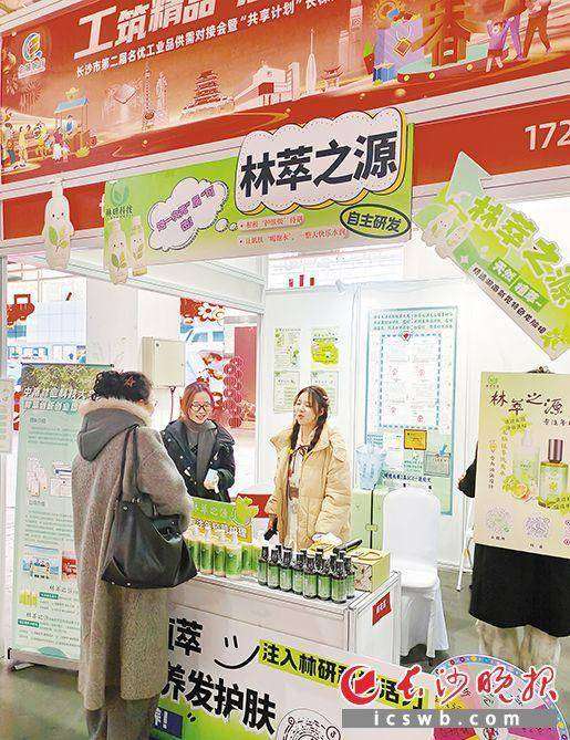 一群00后开假发店(一群“00后”解码古树美妆“爆款配方”｜来长沙创未来)