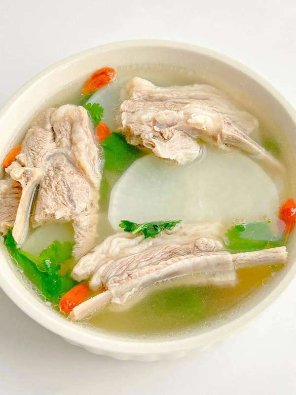 大寒前后这四种食品要少吃(大寒后少吃牛羊肉，多吃这4样！顺时进补强体质，安康过大年)