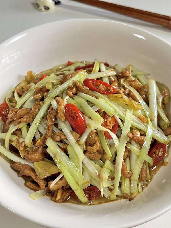 又是一道下饭菜！大火一炒满屋香，鲜味十足香迷糊了