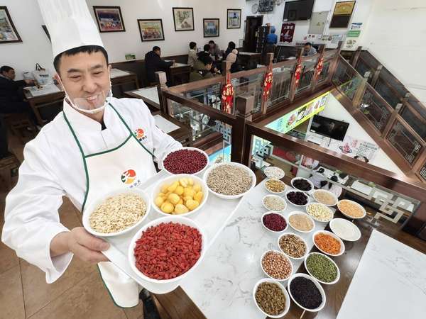 多家老字号上线腊八粥、腊八蒜，北京餐企开启“春节档”预热