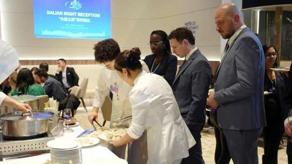 鹤岗喜家德自助水饺(从鹤岗到瑞士！喜家德水饺霸屏达沃斯，这波中国味赢麻了)