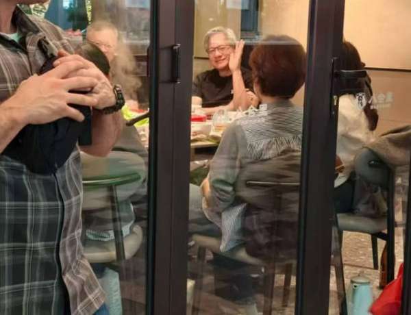 黄仁勋到访深圳(黄仁勋一行现身深圳吃牛肉火锅，店长：合影后给他们打了折，最终收费750多元)