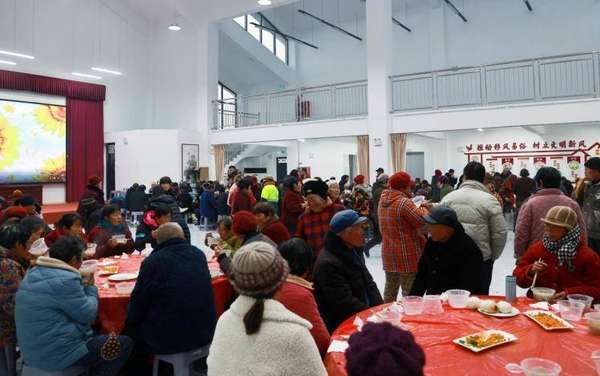 阜阳咸米粥(阜阳市颍东区：免费喝粥！腊八节暖到心坎里)