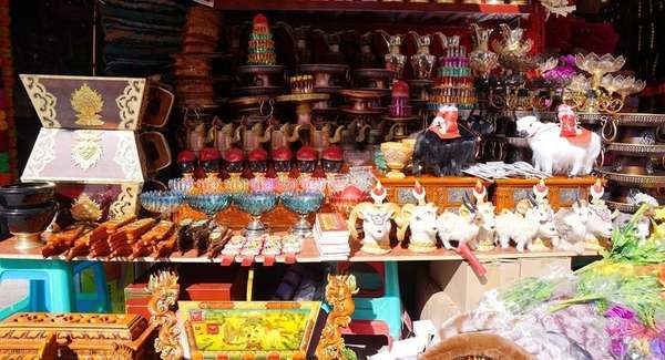 墨竹工卡县年货市场(西藏墨竹工卡：年货市场里的幸福年景)