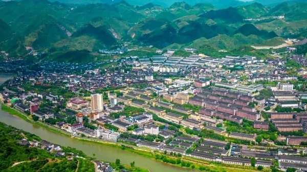 今天我们需要什么样的英雄(今天，我们需要一瓶什么样的酒？)