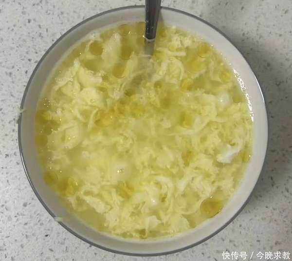开水冲鸡蛋加茶油的功效与作用(开水冲鸡蛋加一滴香油，坚持半年，身体会悄悄发生这些变化)
