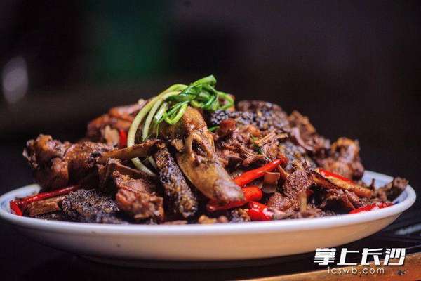 古商城的待客之道：洪江血粑鸭｜映像湖湘