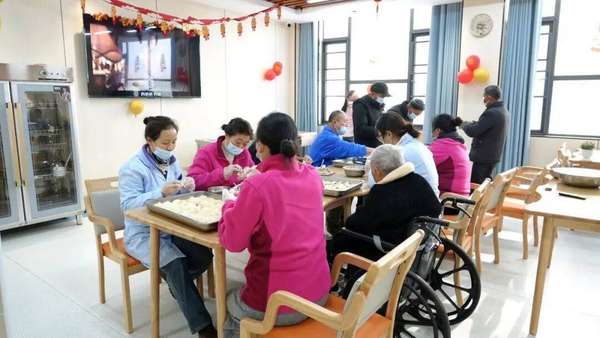 400平米旧房改造翻新(400户家庭适老化改造、2920个托位随县织密“一老一小”保障网)