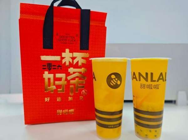 甜啦啦“爆汁鲜橙”系列部分单店日均销量近200杯