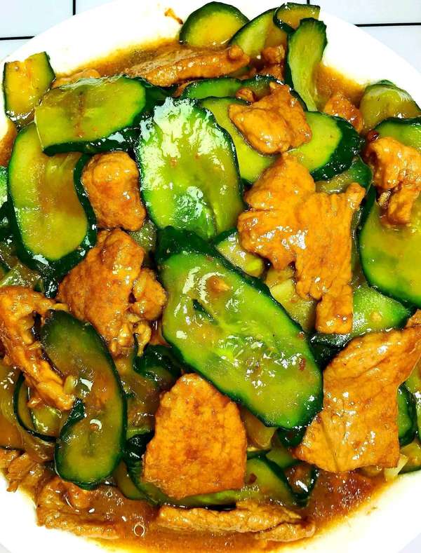 别再只会拍黄瓜！加把肉片，这道“国民下饭菜”香到邻居敲门