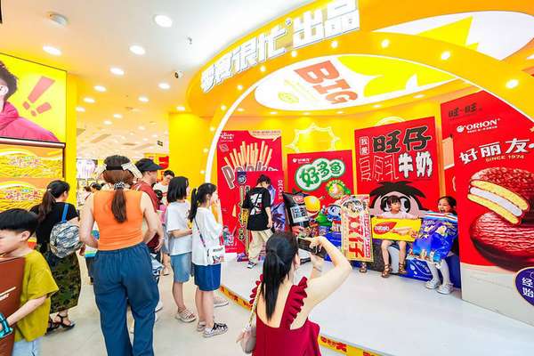 当两万家零食店，成为年轻人的情绪收容所