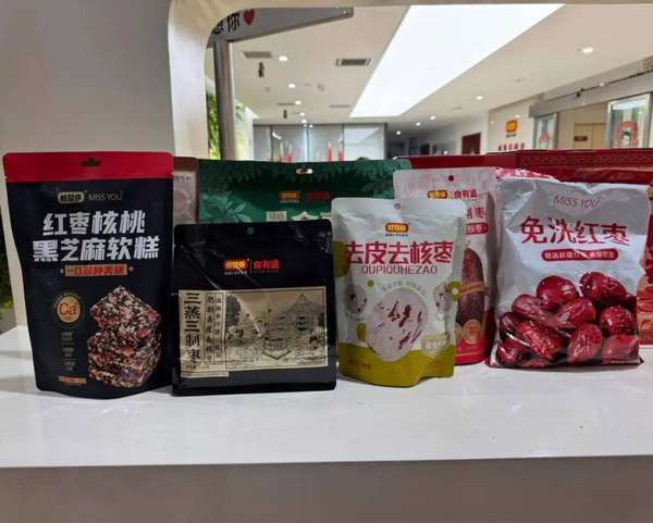 从食材到成品每样都是精挑细选(从原料果到年货爆品：一颗红枣在拼多多的“爆款密码”)