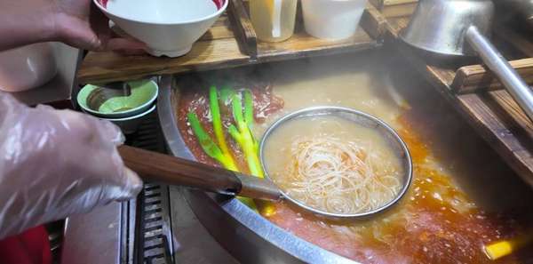 【走进长新夜巷】②淮南牛肉汤创始人专访：凭鲜醇与诚意，圈粉70%回头客的烟火传奇