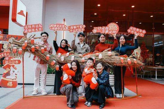 解锁广西传统民俗的狂欢密码(解锁广西限定年味新体验)