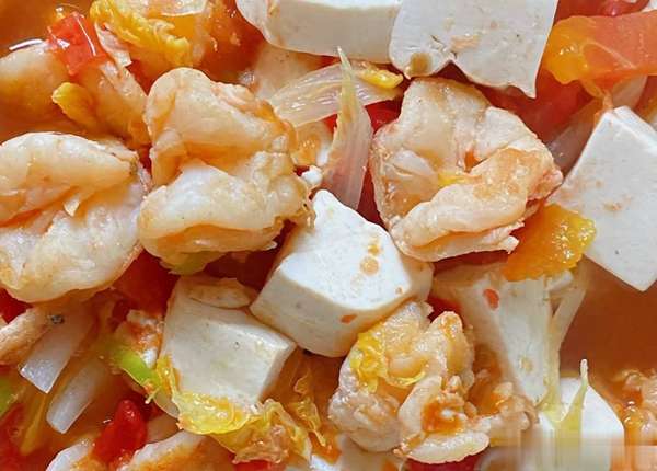 挖到宝的美食(挖到宝！解馋营养的虾仁豆腐汤食谱教程，好吃又滋补)