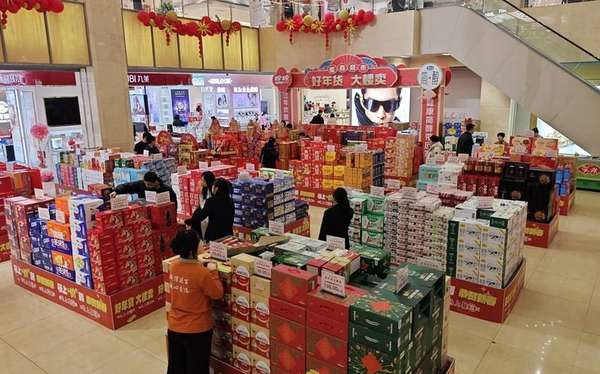 瑞雪映边城年货满街巷延吉春节消费市场暖意升腾供销两旺