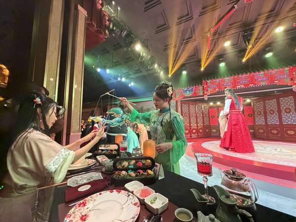 从吃生食到吃熟食(从吃什么到怎么吃，体验与场景重构团圆味儿｜年货新趋势)