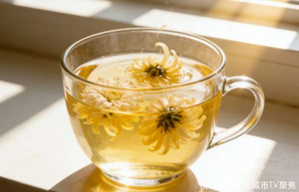 男士泡茶菊花(53岁男子常用菊花泡茶喝，2个月后去体检，疑惑：你都喝了啥？)