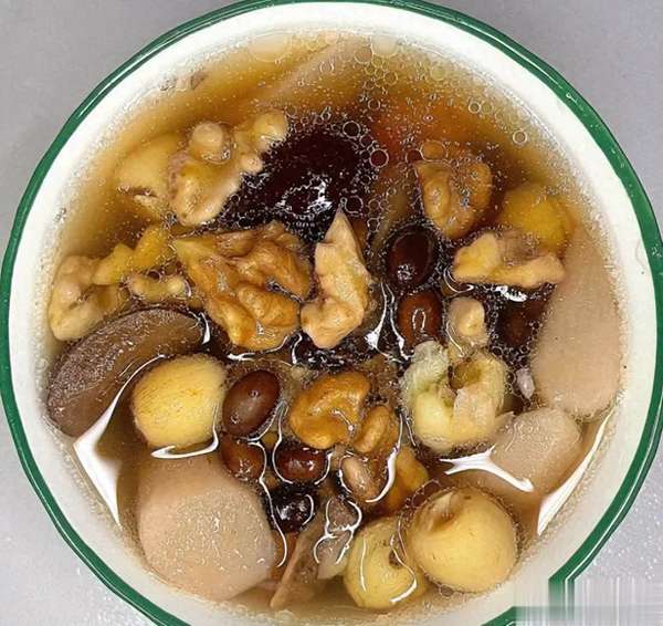 老年人吃什么补肾效果最好(中老年人多吃这4样“补肾强骨”菜，肾气足腿脚更灵活)