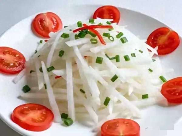 小孩喉咙里有痰一直化不掉怎么办(喉咙老有痰？这4种“天然化痰药”换着吃，清肺润喉口气香)