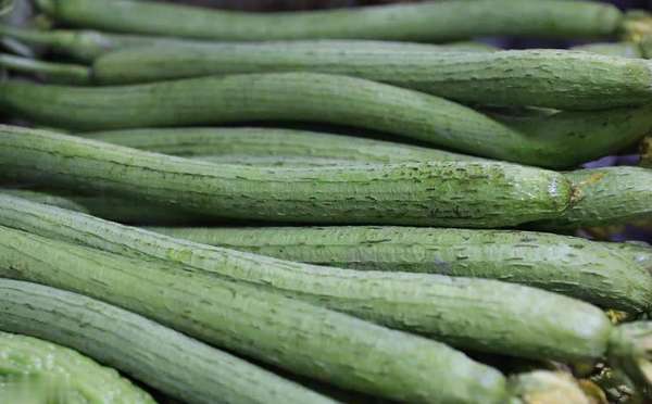 丝瓜食用有哪些禁忌和副作用(丝瓜虽好，但食用时这些要点需注意)