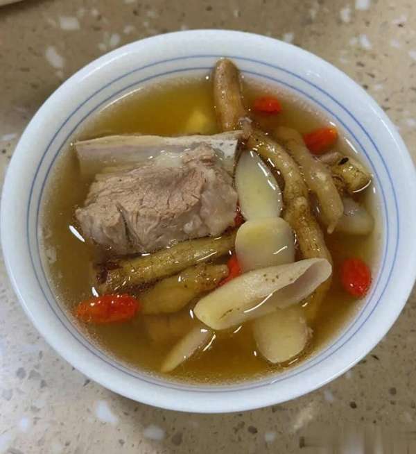 清热滋阴第一汤！沙参玉竹炖排骨，孩子消内火老人护脾胃