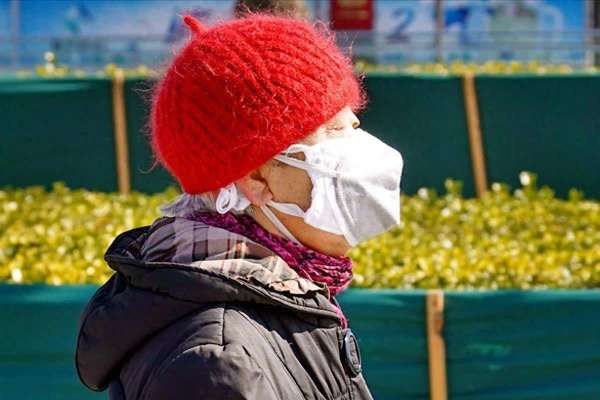 医生出门习惯带口罩(医生提醒：坚持出门戴口罩或有4个好处，了解一下！)