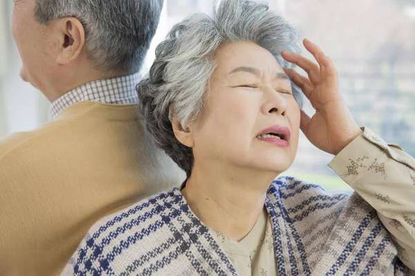 专家研究吃饱问题(医生研究揭秘：晚上吃太饱夜间血压波动大是真是假？)