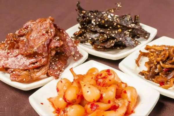 60岁老人发现严重肾衰还能活多久(60岁老人肾炎2年转肾衰竭晚期，医生叹息：无知惹的祸)