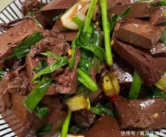 常吃猪血功效与作用(研究发现：常吃猪血，可清除肺75%的毒素，是真的吗？)