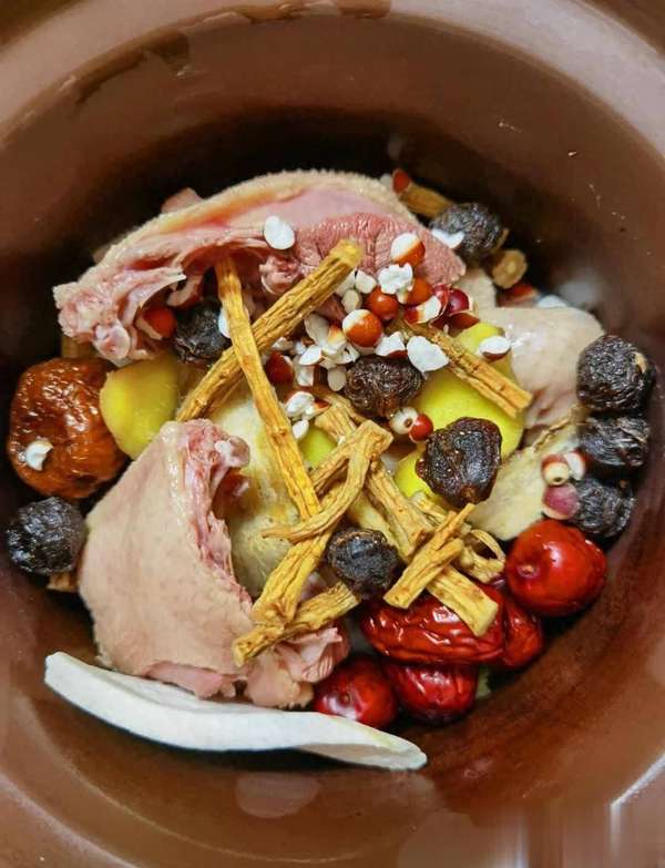 冬天脸色蜡黄手脚冰凉？这“气血汤”比护肤品还管用！