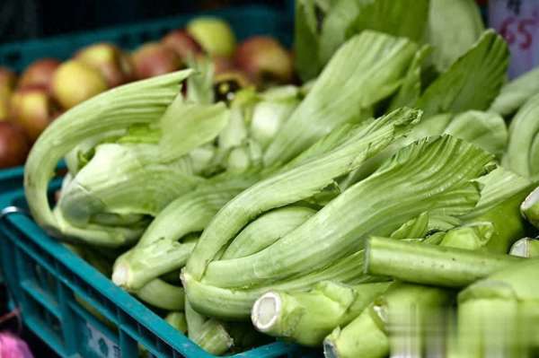 冬天容易胃胀怎么回事(冬天总胃胀怕感冒？它比萝卜通气、比西兰花养人)