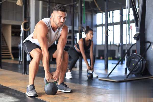 哑铃练腿堪比健身房效果？科学方案让居家练腿维度增1.5cm