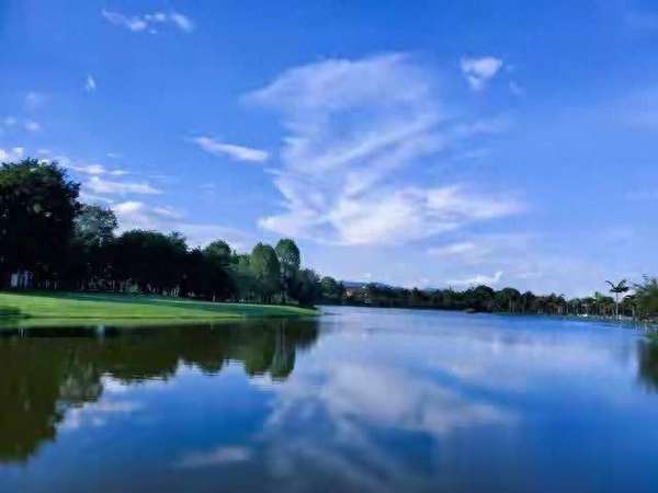 人有三宝“精气神”，老年幸福有底气