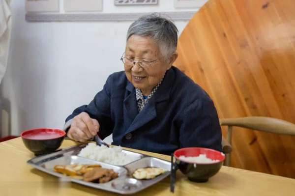 空心菜是毒王吗(空心菜是肾脏隐藏杀手？不想肾受损，这3物别常吃)