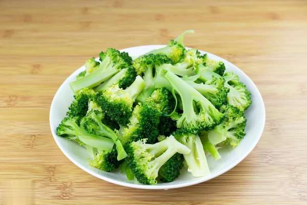 西兰花血脂高能吃吗(西兰花是血脂“调节器”？医生：护血管这4菜也得多吃)