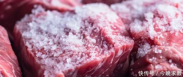 冰箱冷冻的肉类安全吗(冰箱里的“老冻肉”，真的安全吗？女子吃了半年冻肉后被送医，医生紧急提醒)