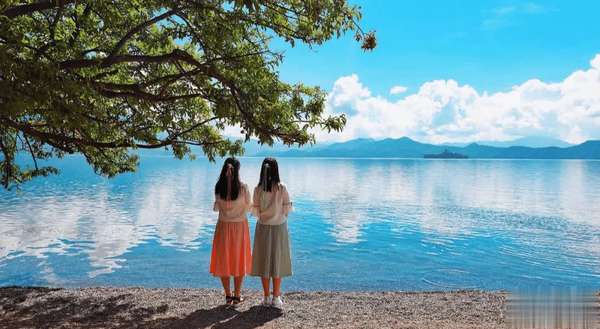 和聪明的人交流和靠谱的人恋爱(和聪明、靠谱、积极、幽默之人交流恋爱共事随行)