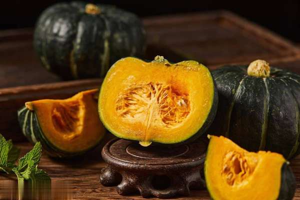 55岁老年人慢性萎缩性胃炎(55岁男子患慢性胃炎，连吃5个月南瓜，复诊时医生惊问咋吃的)