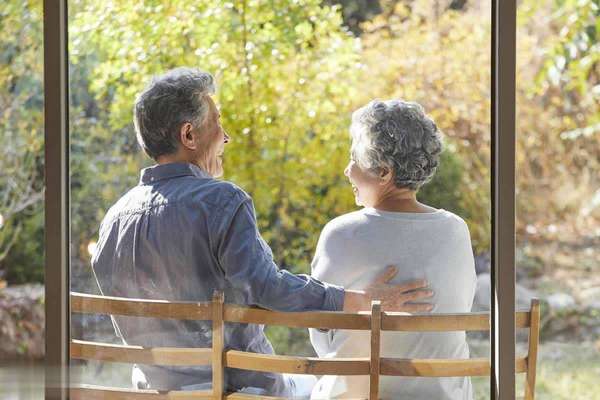 晒太阳补钙是“假”的？骨科医生：人老想补钙，这6事很重要